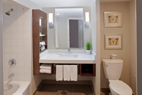 Delta Hotels by Marriott Toronto East image 7